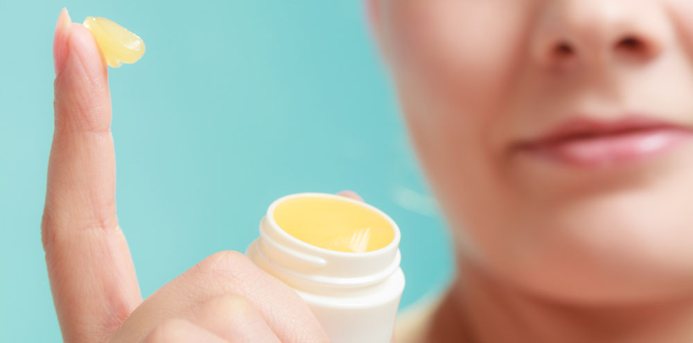 How to Choose the Best Lip Balm for Dry Lips in Every Season